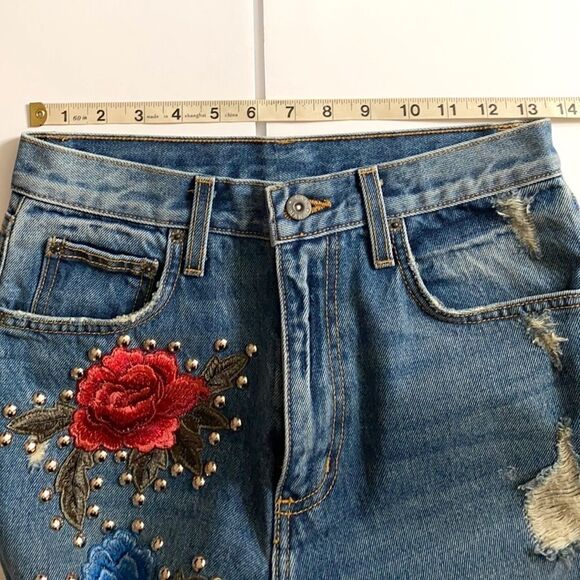 CARMAR  High Waisted Distressed Embroidered Studded Boyfriend Jeans Size 26 - Picture 15 of 15